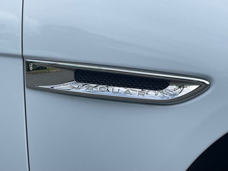 Jaguar XF 2.0d Portfolio Sportbrake 5dr Diesel Auto AWD Euro 6 (s/s) (240 ps) - U10563