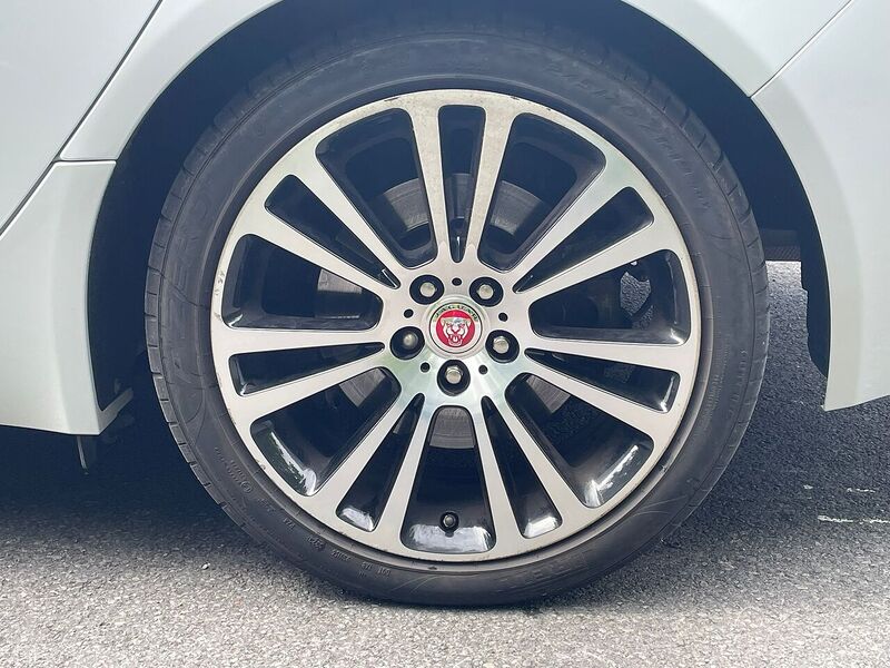 Jaguar XF 2.0d Portfolio Sportbrake 5dr Diesel Auto AWD Euro 6 (s/s) (240 ps) - U10563