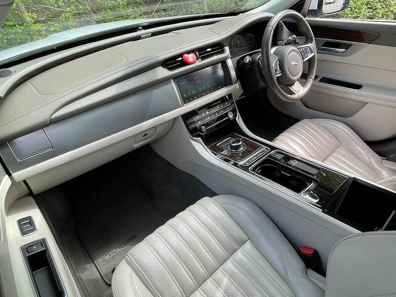 Jaguar XF 2.0d Portfolio Sportbrake 5dr Diesel Auto AWD Euro 6 (s/s) (240 ps) - U10563