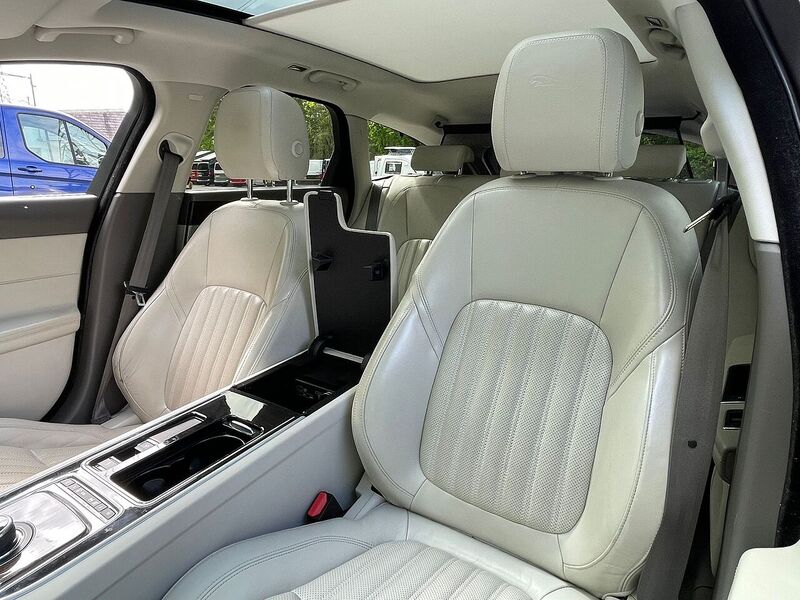 Jaguar XF 2.0d Portfolio Sportbrake 5dr Diesel Auto AWD Euro 6 (s/s) (240 ps) - U10563