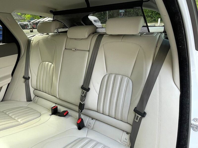 Jaguar XF 2.0d Portfolio Sportbrake 5dr Diesel Auto AWD Euro 6 (s/s) (240 ps) - U10563
