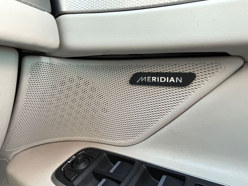 Jaguar XF 2.0d Portfolio Sportbrake 5dr Diesel Auto AWD Euro 6 (s/s) (240 ps) - U10563