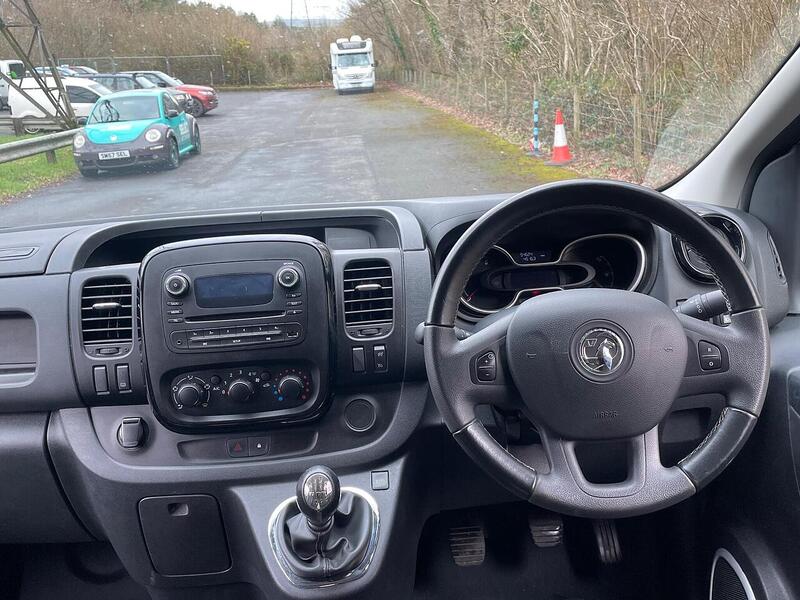 Vauxhall Vivaro Vivaro 1.6 CDTi 2700 Sportive - Crafty Otter Campers Conversion - U10584