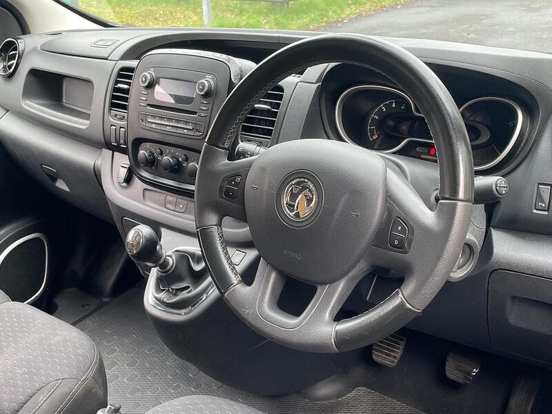 Vauxhall Vivaro Vivaro 1.6 CDTi 2700 Sportive - Crafty Otter Campers Conversion - U10584