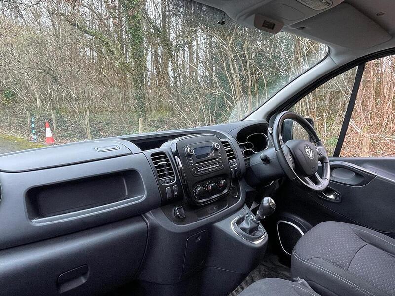 Vauxhall Vivaro Vivaro 1.6 CDTi 2700 Sportive - Crafty Otter Campers Conversion - U10584