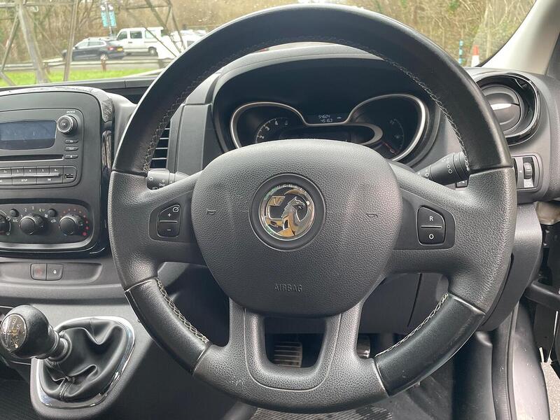 Vauxhall Vivaro Vivaro 1.6 CDTi 2700 Sportive - Crafty Otter Campers Conversion - U10584