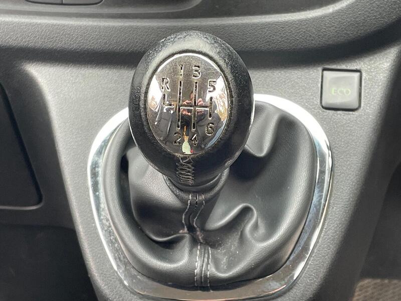Vauxhall Vivaro Vivaro 1.6 CDTi 2700 Sportive - Crafty Otter Campers Conversion - U10584