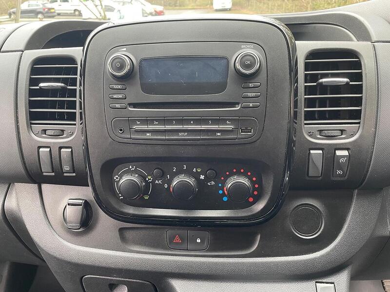 Vauxhall Vivaro Vivaro 1.6 CDTi 2700 Sportive - Crafty Otter Campers Conversion - U10584