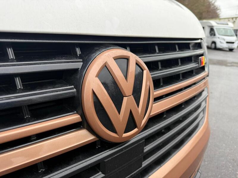 Volkswagen Transporter Transporter T30 Highline SWB Euro 6 (s/s) (150 ps) - U10590