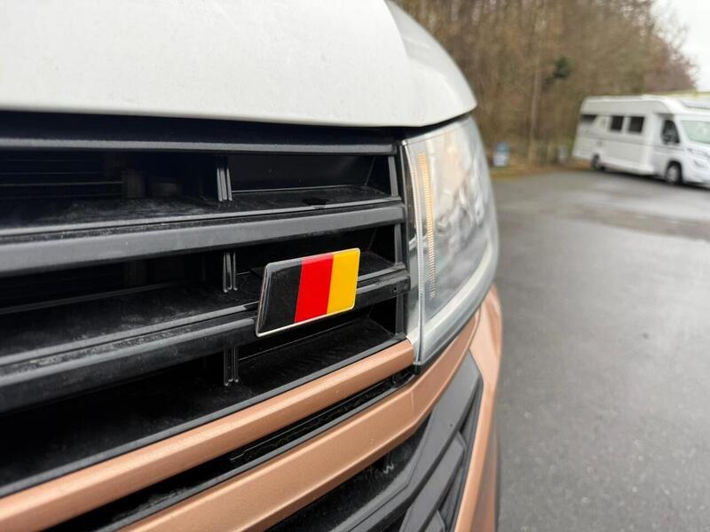 Volkswagen Transporter Transporter T30 Highline SWB Euro 6 (s/s) (150 ps) - U10590