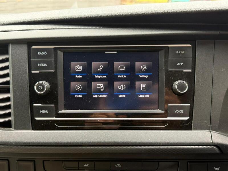Volkswagen Transporter Transporter T30 Highline SWB Euro 6 (s/s) (150 ps) - U10590