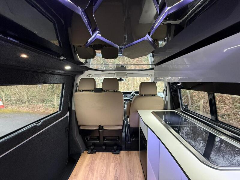 Volkswagen Transporter Transporter T30 Highline SWB Euro 6 (s/s) (150 ps) - U10590