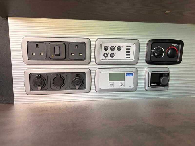 Volkswagen Transporter Transporter T6, T30 - LWB - MAL Conversions - U10591