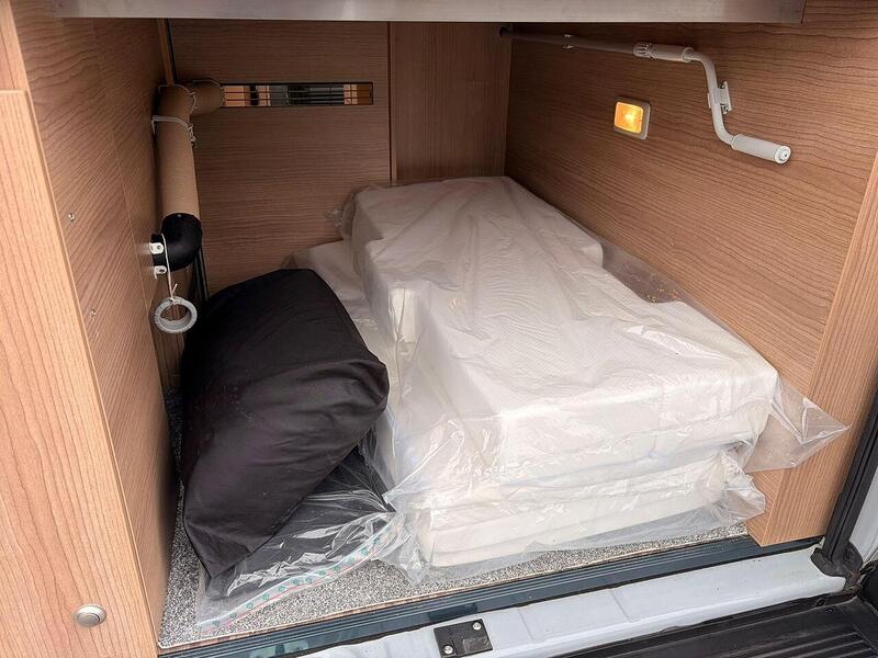Malibu First Class First Class 640 LE RB Two Rooms - U10592