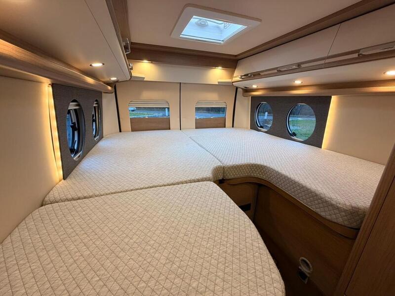Malibu First Class First Class 640 LE RB Two Rooms - U10592