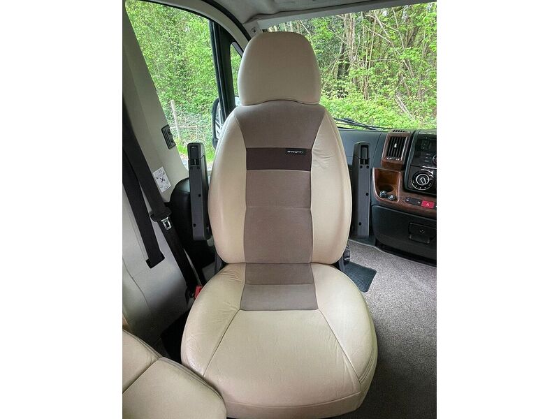 Swift Kon-Tiki 649 Black Edition 3.0L - HAB AC - TRACKER - U10636