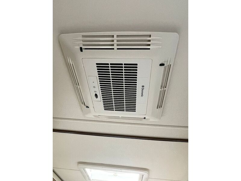 Swift Kon-Tiki 649 Black Edition 3.0L - HAB AC - TRACKER - U10636