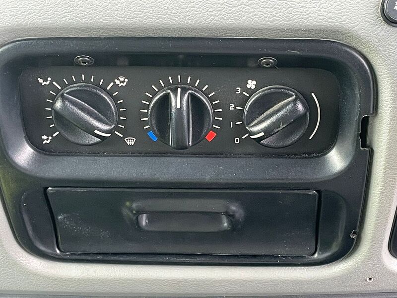 Renault Master Campervan - U10640