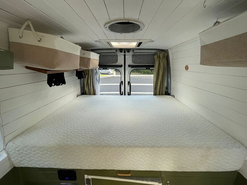 Renault Master Campervan - U10640