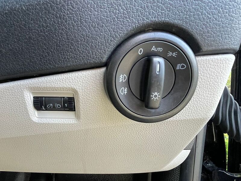 Volkswagen Transporter T32-Highline-150ps-DSG 2.0 5dr Motorhome Automatic Diesel - U10649