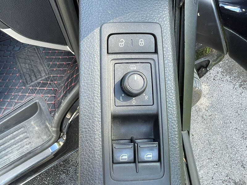 Volkswagen Transporter T32-Highline-150ps-DSG 2.0 5dr Motorhome Automatic Diesel - U10649
