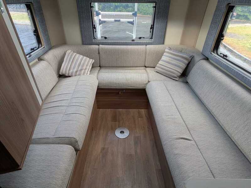 Swift Escape 674 Charisma - U10665