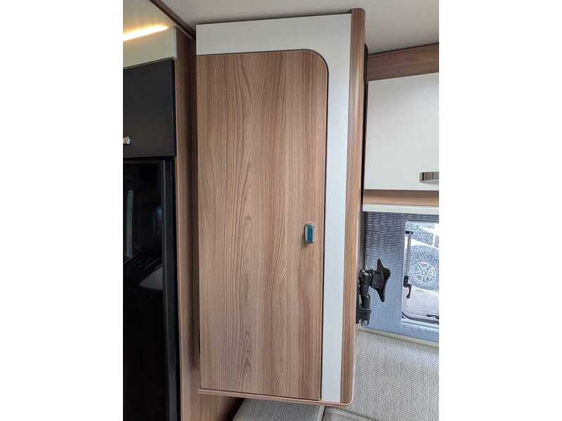Swift Escape 674 Charisma - U10665