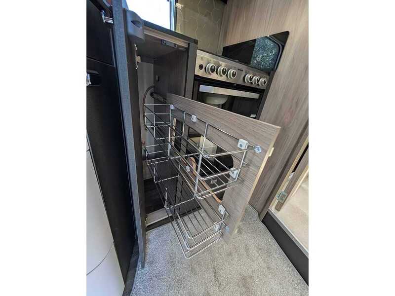 Swift Kon-Tiki 894 DB - 6 Berth - Automatic - U10690
