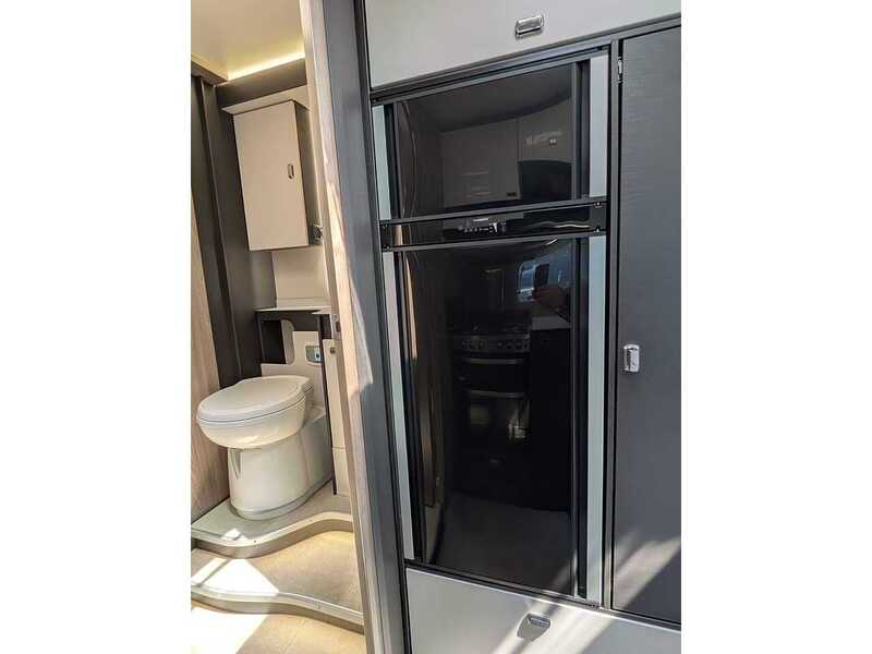 Swift Kon-Tiki 894 DB - 6 Berth - Automatic - U10690