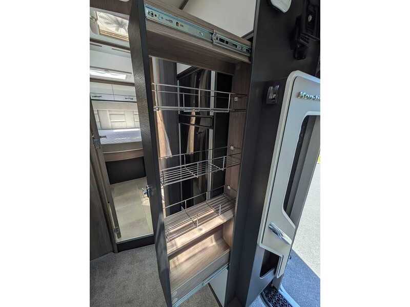 Swift Kon-Tiki 894 DB - 6 Berth - Automatic - U10690