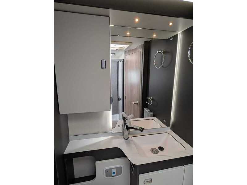 Swift Kon-Tiki 894 DB - 6 Berth - Automatic - U10690