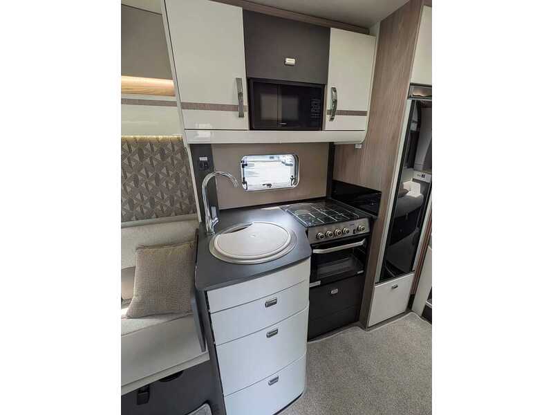 Swift Escape 674 Motorhome - U10701