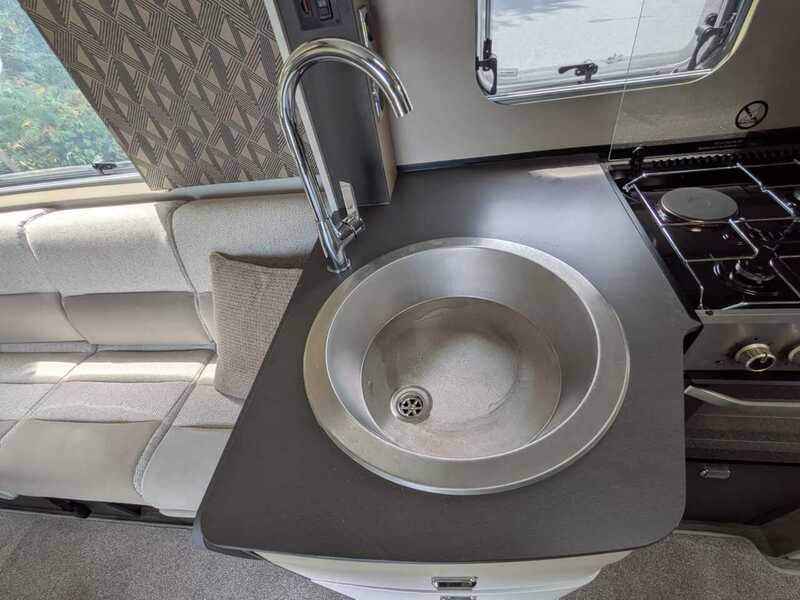 Swift Escape 674 Motorhome - U10701