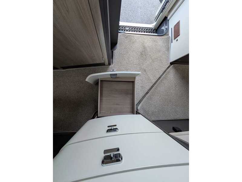 Swift Escape 674 Motorhome - U10701