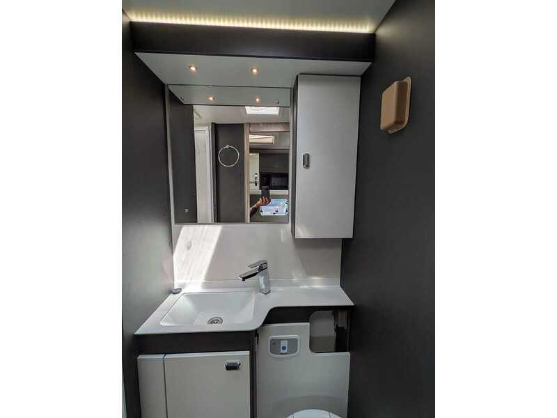 Swift Escape 674 Motorhome - U10701