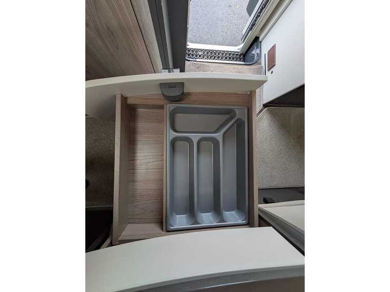Swift Escape 674 Motorhome - U10701