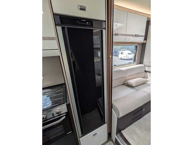 Swift Escape 674 Motorhome - U10701