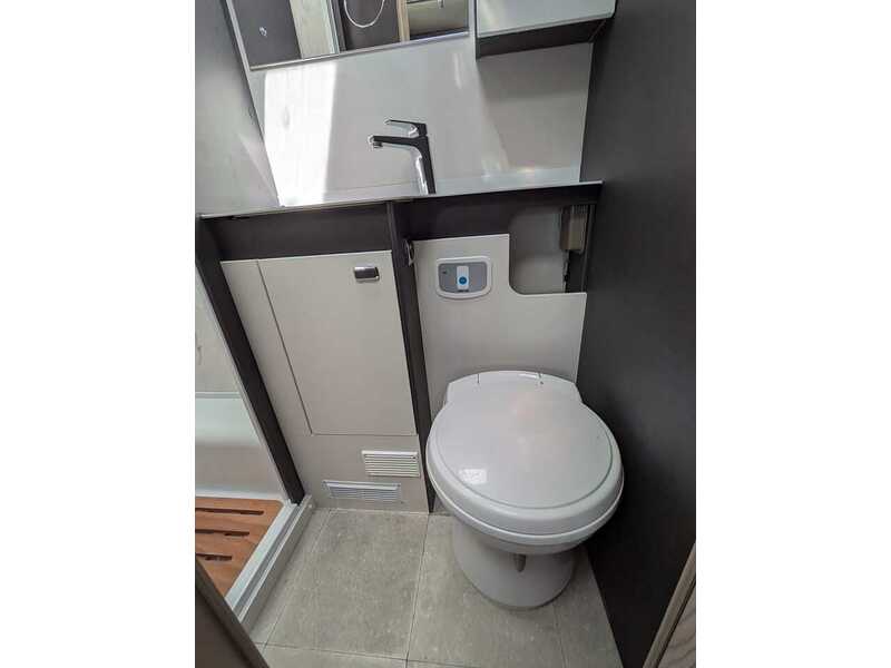 Swift Escape 674 Motorhome - U10701