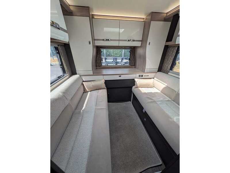 Swift Escape 674 Motorhome - U10701