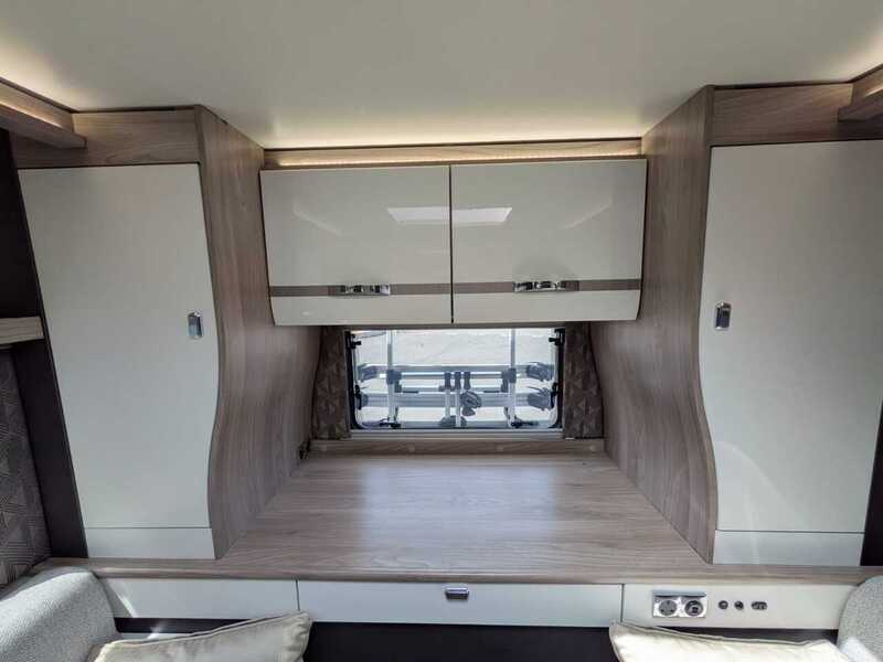 Swift Escape 674 Motorhome - U10701
