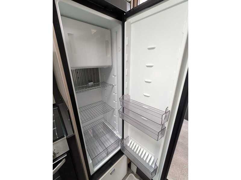 Swift Escape 674 Motorhome - U10701
