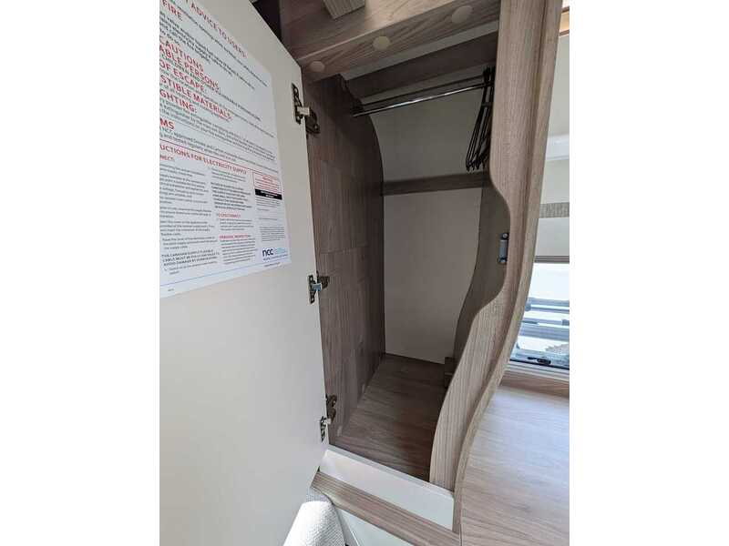 Swift Escape 674 Motorhome - U10701