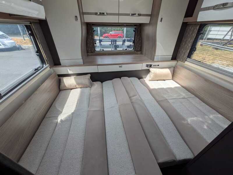 Swift Escape 674 Motorhome - U10701