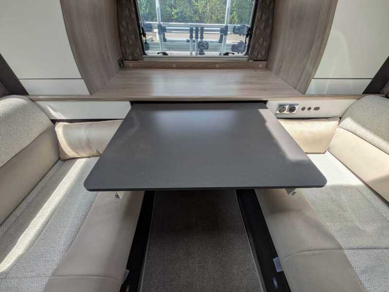 Swift Escape 674 Motorhome - U10701