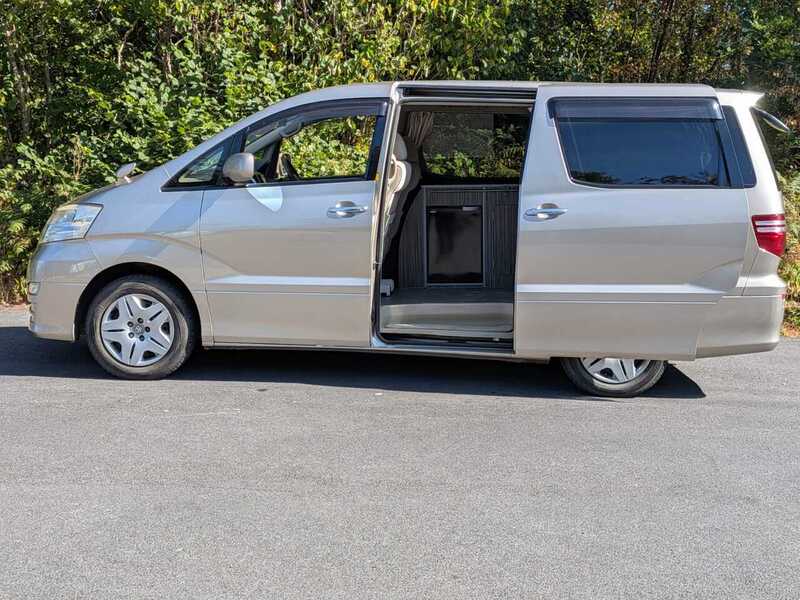 Toyota Alphard  - U10711