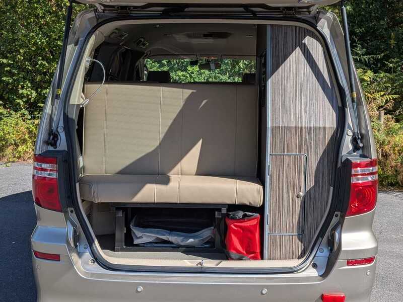 Toyota Alphard  - U10711
