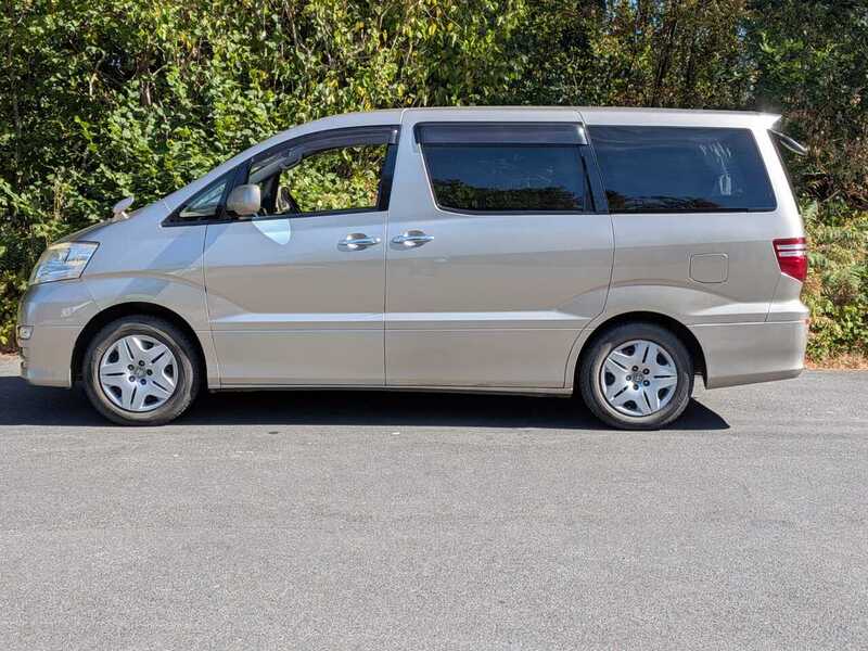 Toyota Alphard  - U10711