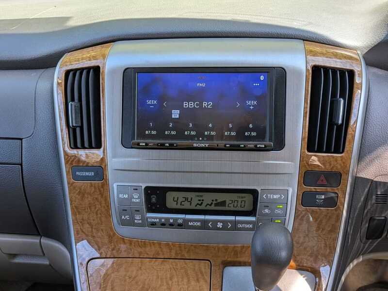Toyota Alphard  - U10711