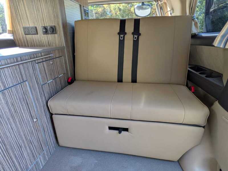Toyota Alphard  - U10711