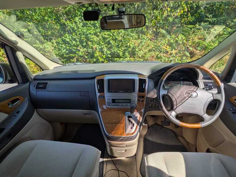 Toyota Alphard  - U10711